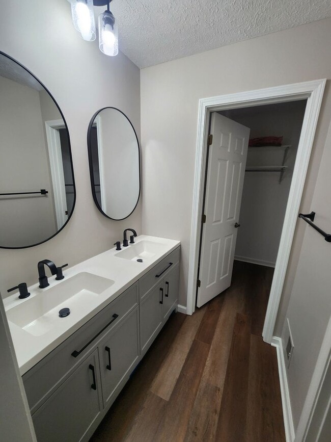 Building Photo - Renovated 3 bedroom 2 full bath home with attached garage and unfinished basement in J-town!