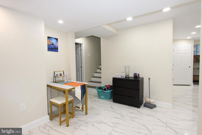 Building Photo - 38 Riggs Rd NE