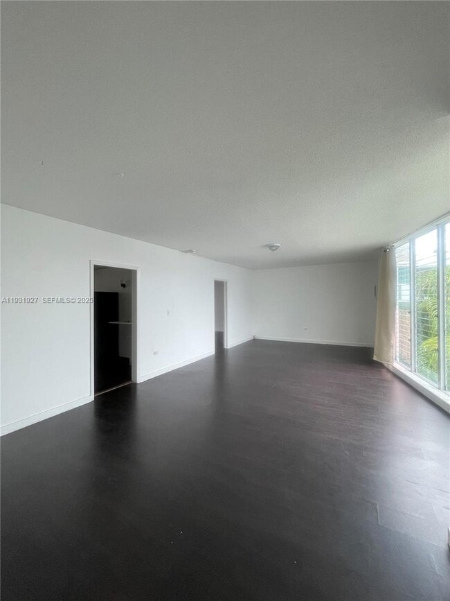 Building Photo - 10178 Collins Ave