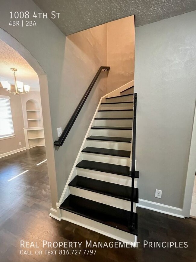 Building Photo - 1008 S 4 St