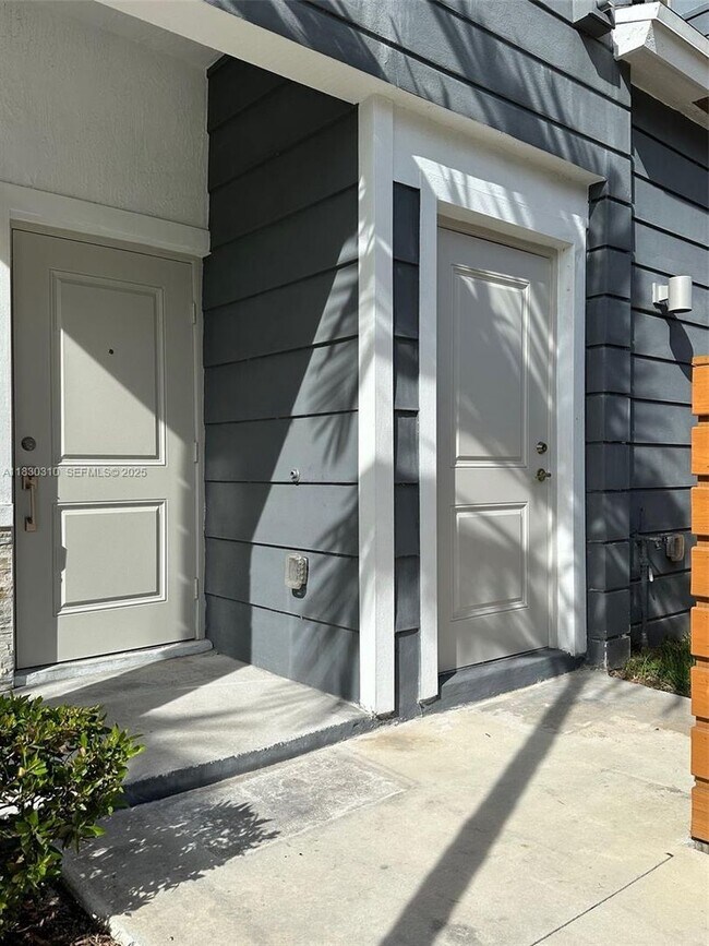 Building Photo - 25338 SW 135th Ave