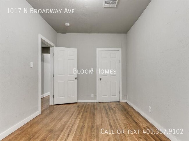 Building Photo - 1017 N Broadway Ave