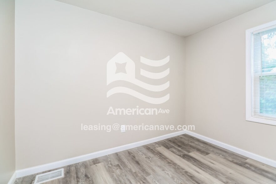 Building Photo - 235 Burton Ave