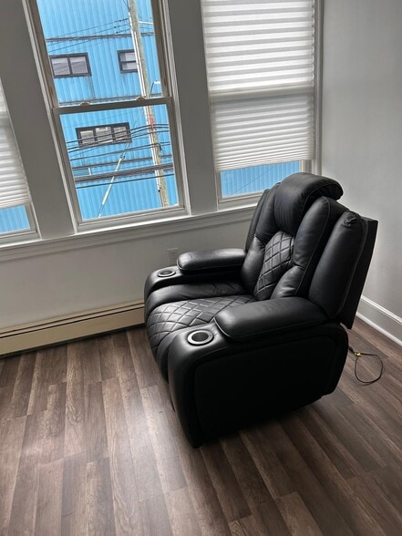 Building Photo - 11110 14th Ave