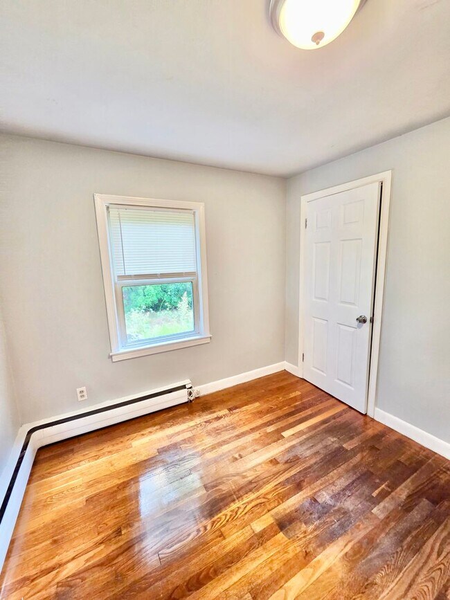 Building Photo - 39 Standish Ave