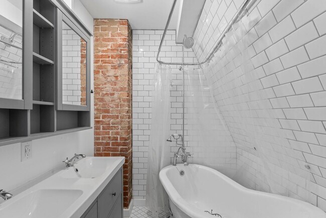 Building Photo - Historic Charm Meets Modern Living – Spacious 6-Bedroom in Prime KC Location! $3900.00