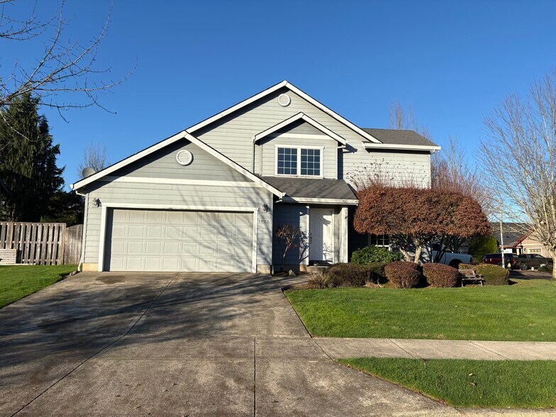 Building Photo - 1925 NW Woodland Dr