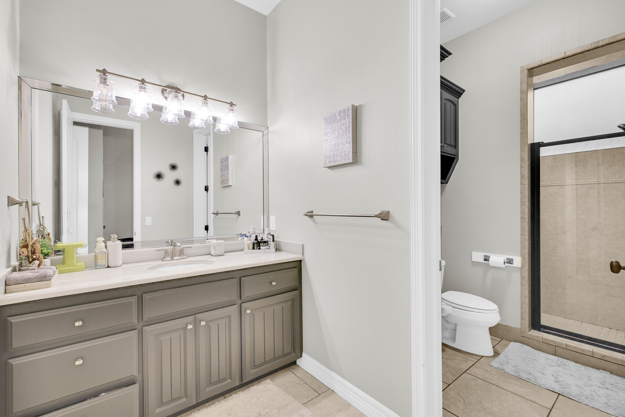 Building Photo - 5706 N 3rd Ln