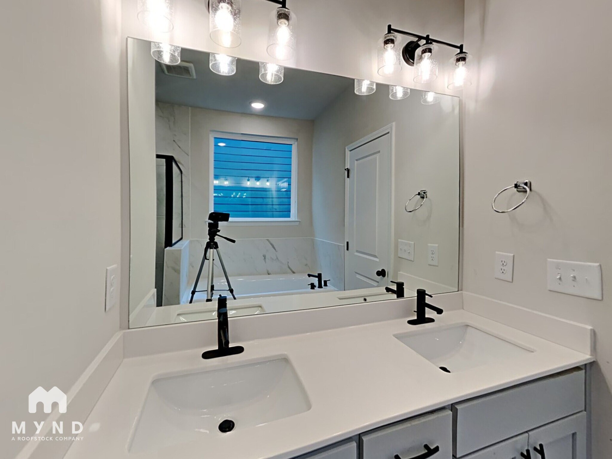 Building Photo - 667 Riverwood Pass