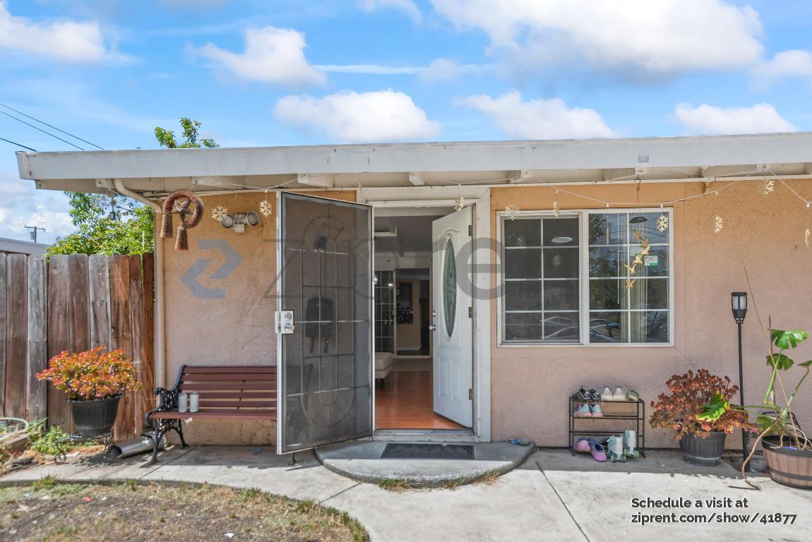 Building Photo - 28179 Tampa Ave