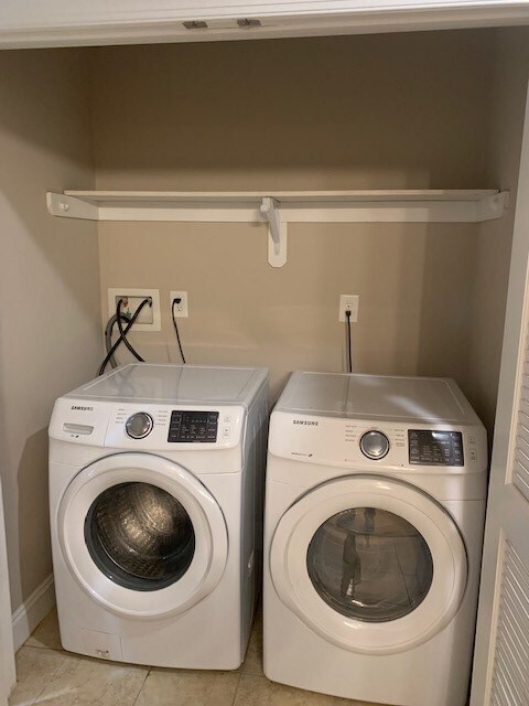 Building Photo - 663 Summit Ave