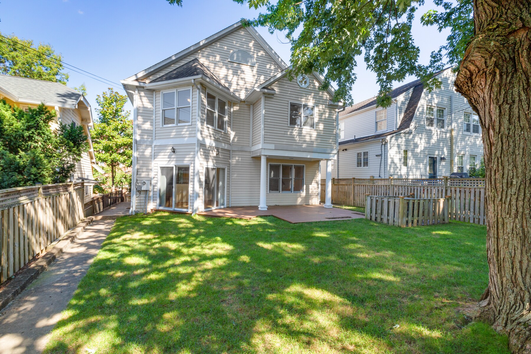 Building Photo - 1806 N Danville St