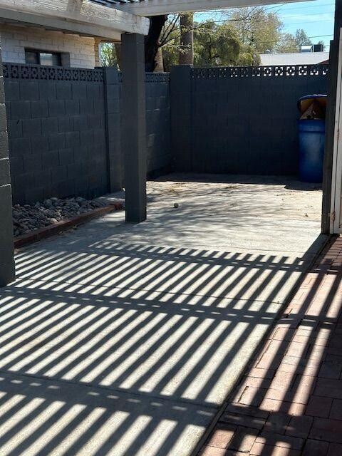 Building Photo - 1416 E Del Rio Dr