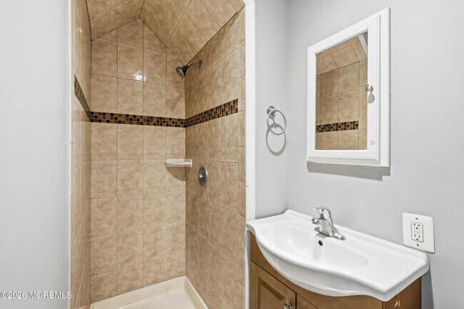 Building Photo - 644 Ocean Ave