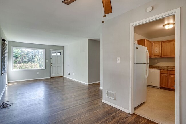 Building Photo - Location, Location, Location! Charming 3 b...