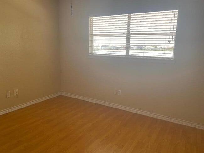 Building Photo - 19 N White Heron Dr
