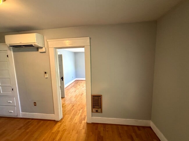 Building Photo - 4 Bedroom House Near Downtown Eugene