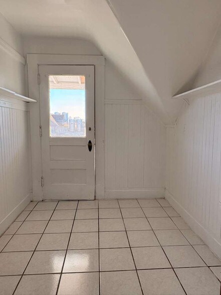 Building Photo - 331 Chestnut St