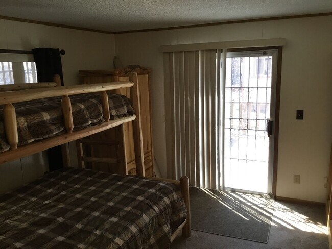 Building Photo - Big Bear Lake- 2 Bedroom 2 Bath Cabin