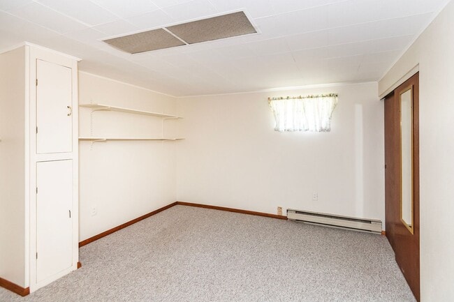 Building Photo - Lovely 3 Bedroom 1 Bathroom Home