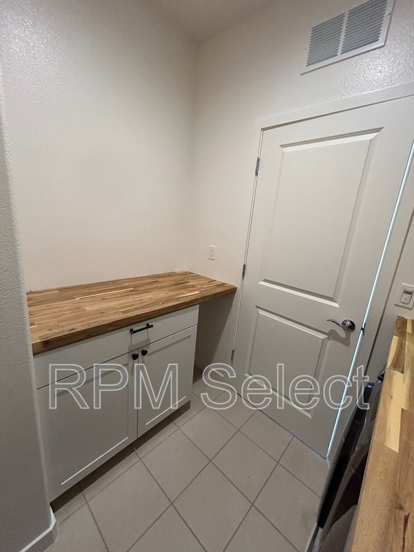 Building Photo - 1356 Jamboree Dr