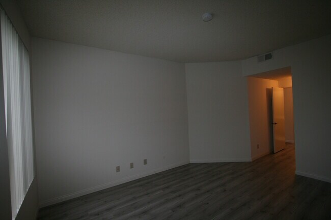 Building Photo - 3637 Clarington Ave