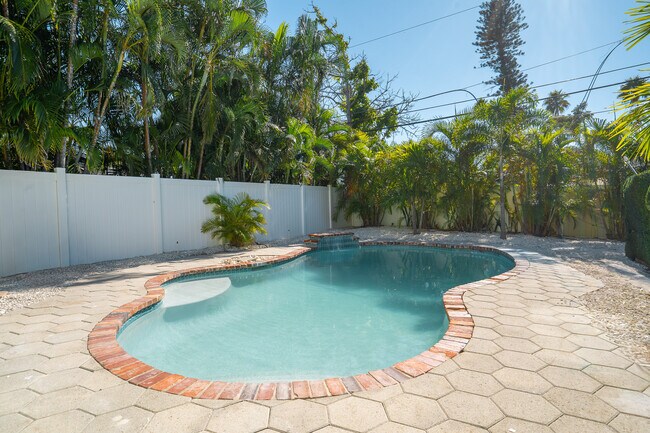 Building Photo - 3310 E Maritana Dr