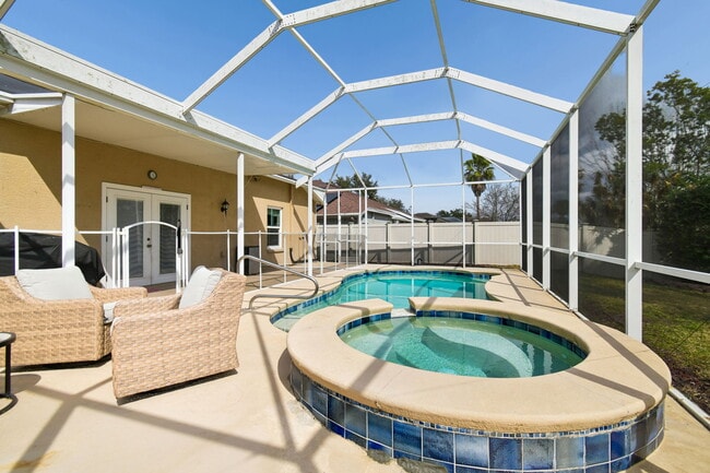 Building Photo - Tuscanny Street