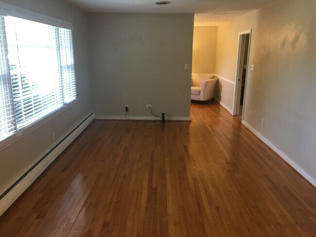 Building Photo - Welcome to this charming home in Chesapeak...