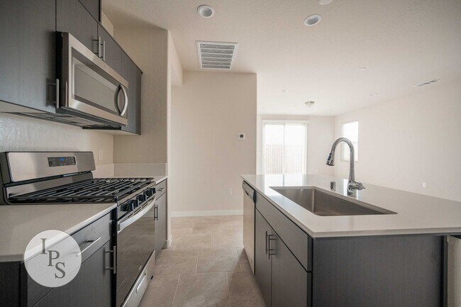 Building Photo - Riverstone Madera Home, 2BR/2BA – Numerous HOA Amenities!