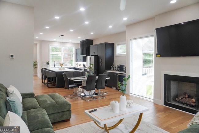 Building Photo - 68 Boulevard SE