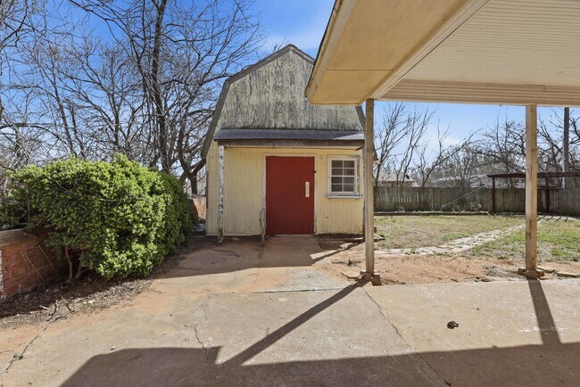 Building Photo - 1328 Hazelwood Dr