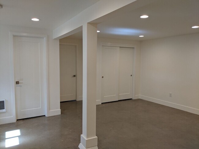 Building Photo - 121/123 N. Garrison Road