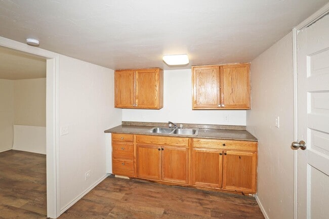 Building Photo - 4240 SW 10th Ave