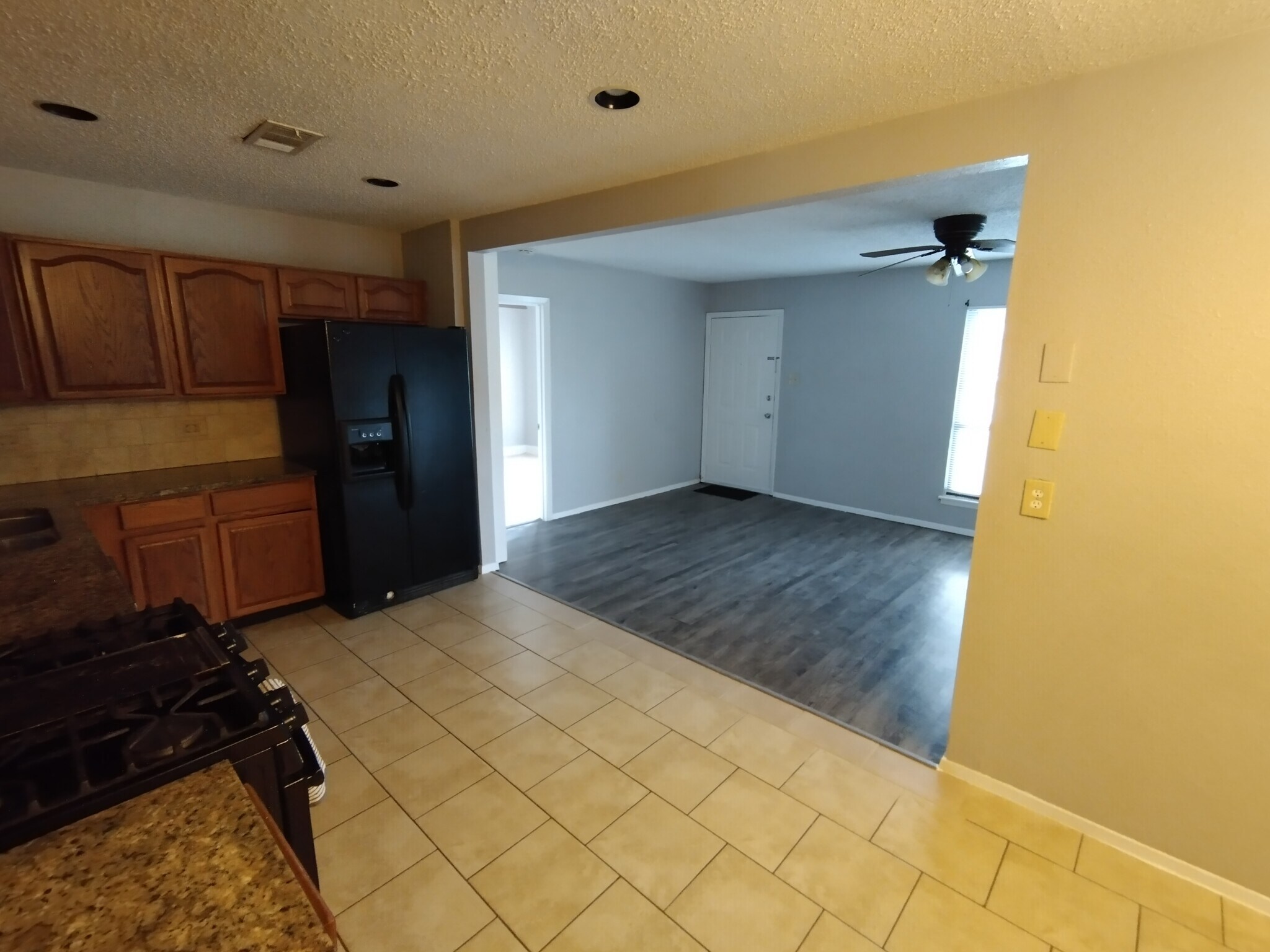kitchen 3 - 410 W Aviation Blvd