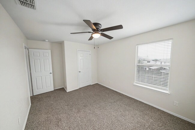 Building Photo - Spacious Cul-de-Sac Home in Bulverde Village - Realtor Commission: $500
