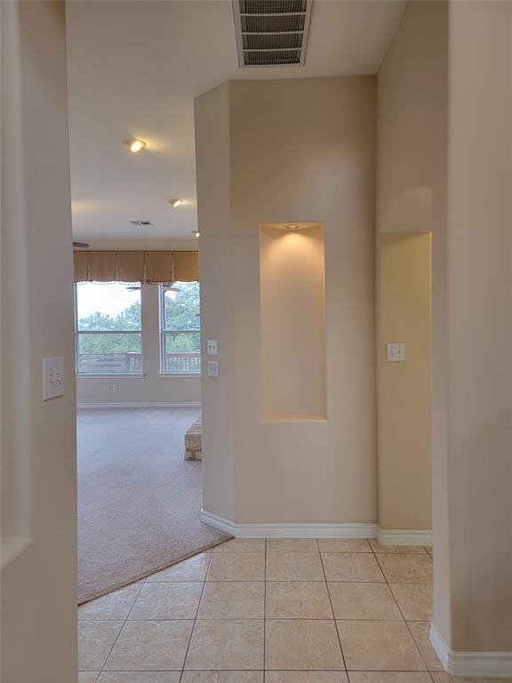 Building Photo - 404 Golf Crest Ln