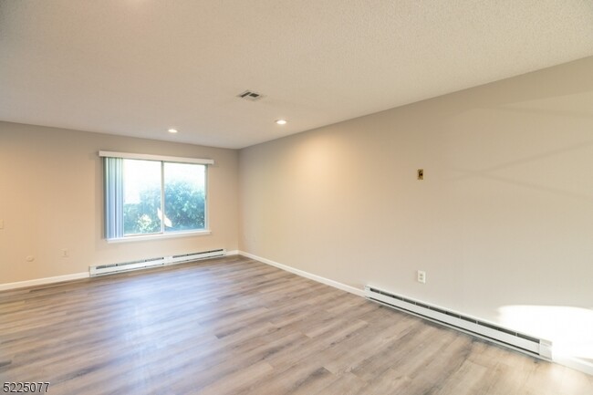 Building Photo - 450 Closter Rd
