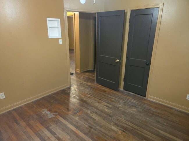 Building Photo - 2 N Richard Dr