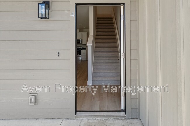 Building Photo - 936 Molalla Ave