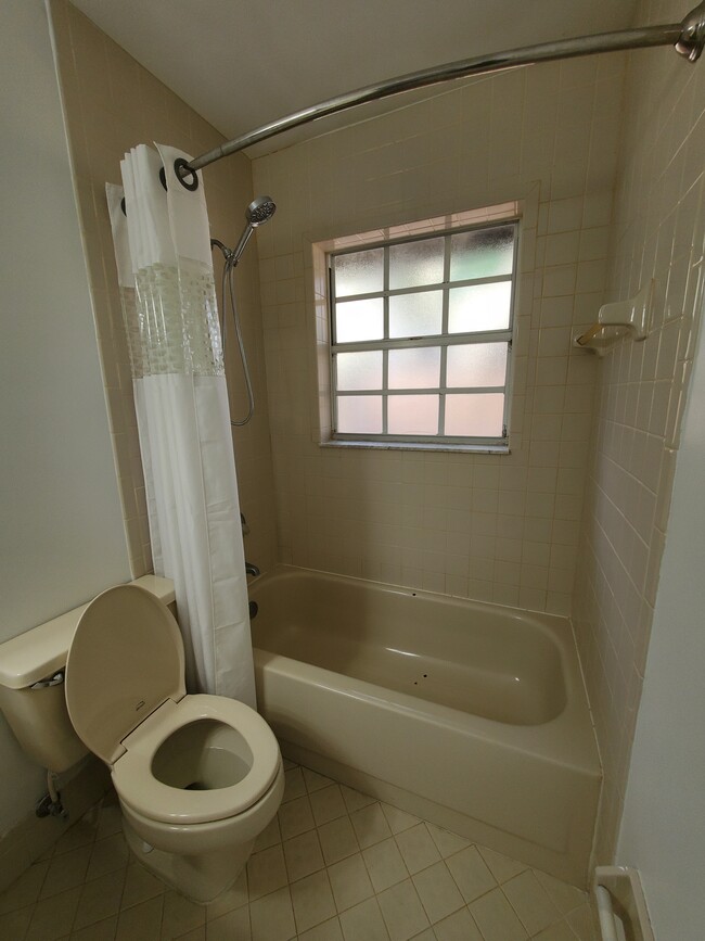 Guest Bathroom - 1250 Primrose Ln