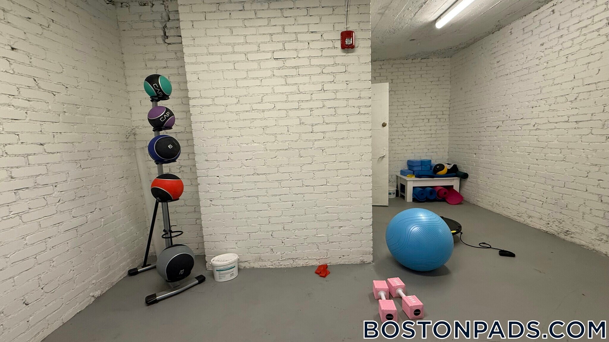 Building Photo - 9 Dana St