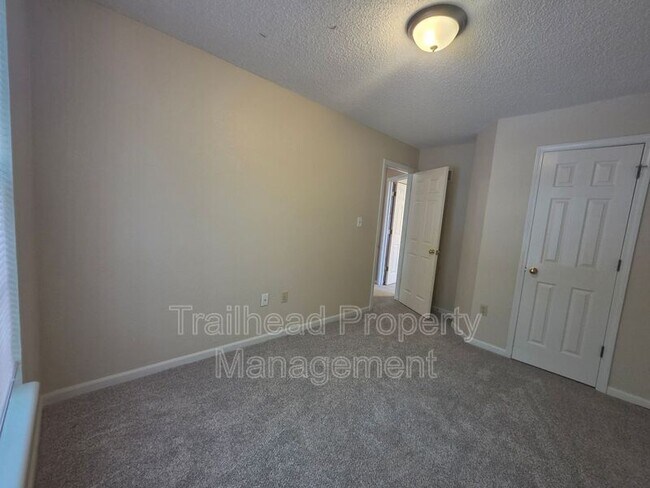 Building Photo - 607 SE Steeple Ln