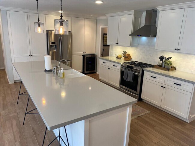 Building Photo - 4805 Kinglet St