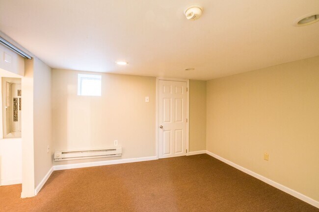 Building Photo - LaSalle Home with Three Bedrooms and Den
