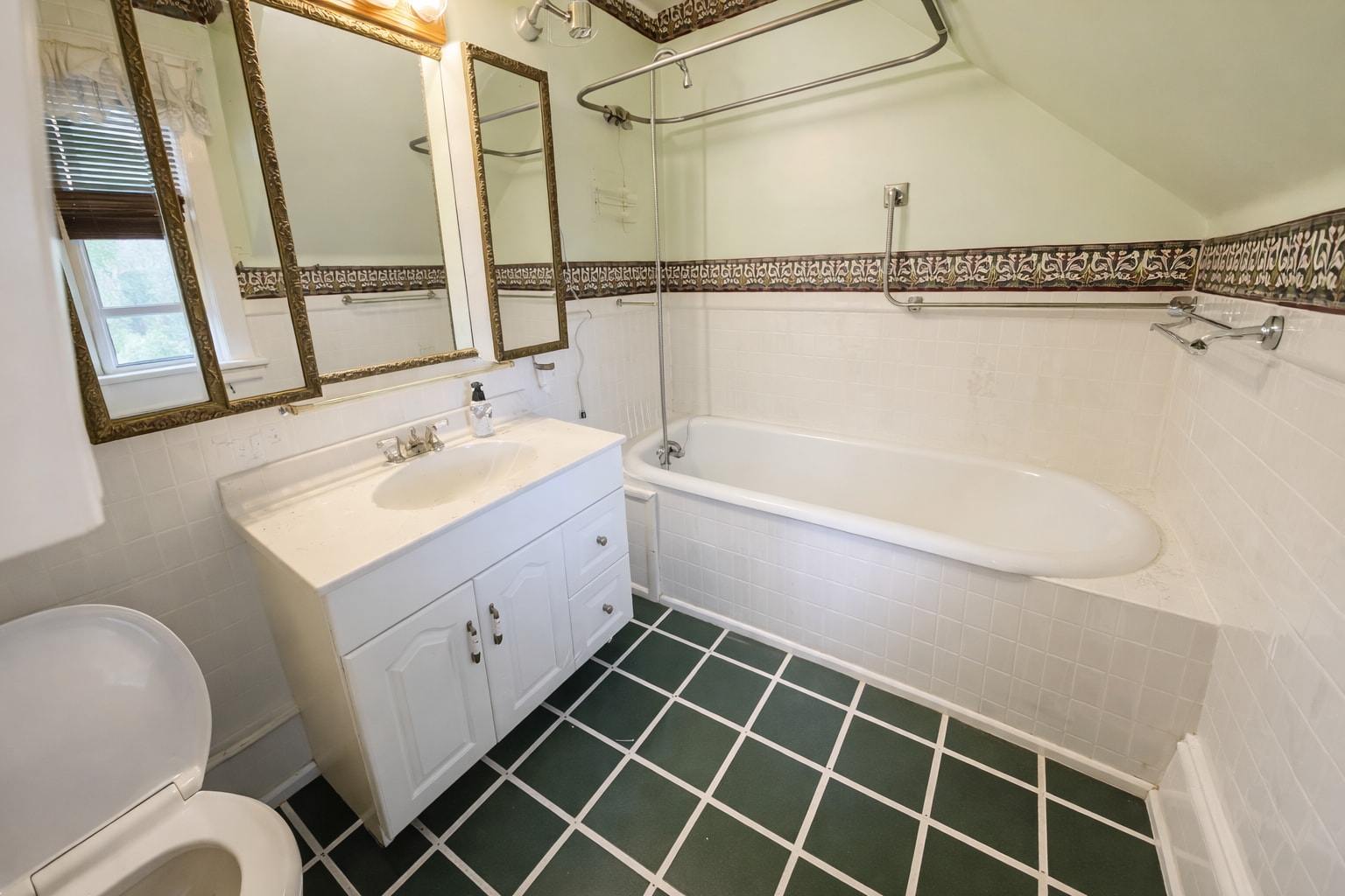 Building Photo - 1267 Hewitt Ave