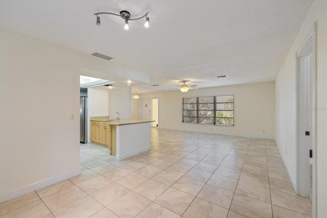 Building Photo - 5151 Oakmont Pl
