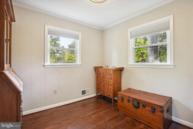 Building Photo - 6542 Hitt Ave