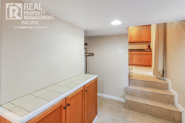 Building Photo - Charming 3-Bedroom Home in Glenview