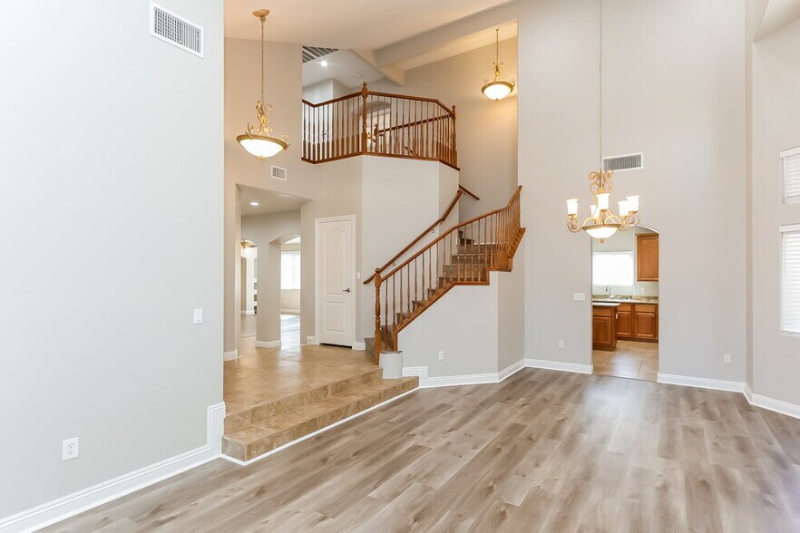 Building Photo - 537 Copper View St